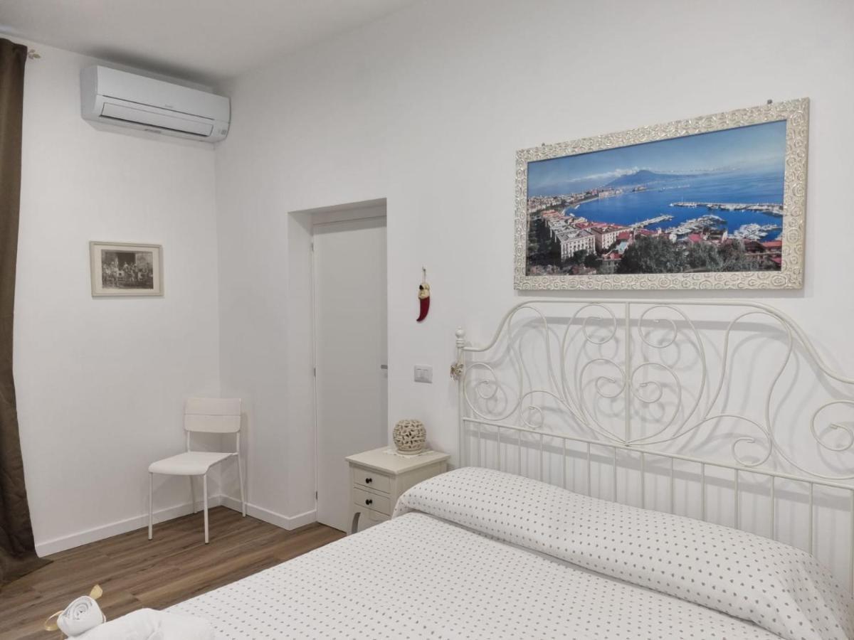 Il Centro Guest House Napoli Bagian luar foto