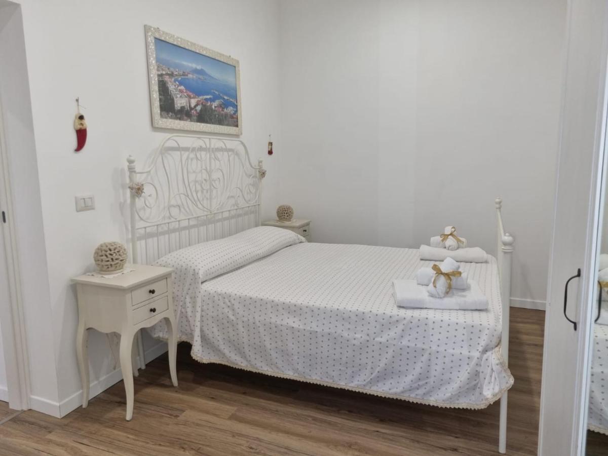 Il Centro Guest House Napoli Bagian luar foto