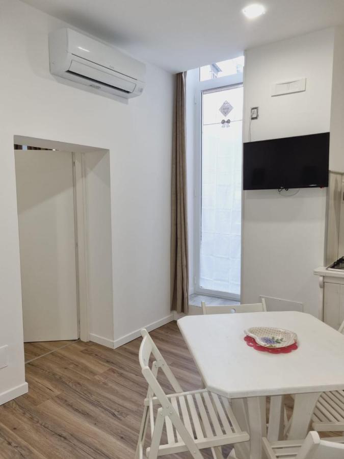 Il Centro Guest House Napoli Bagian luar foto