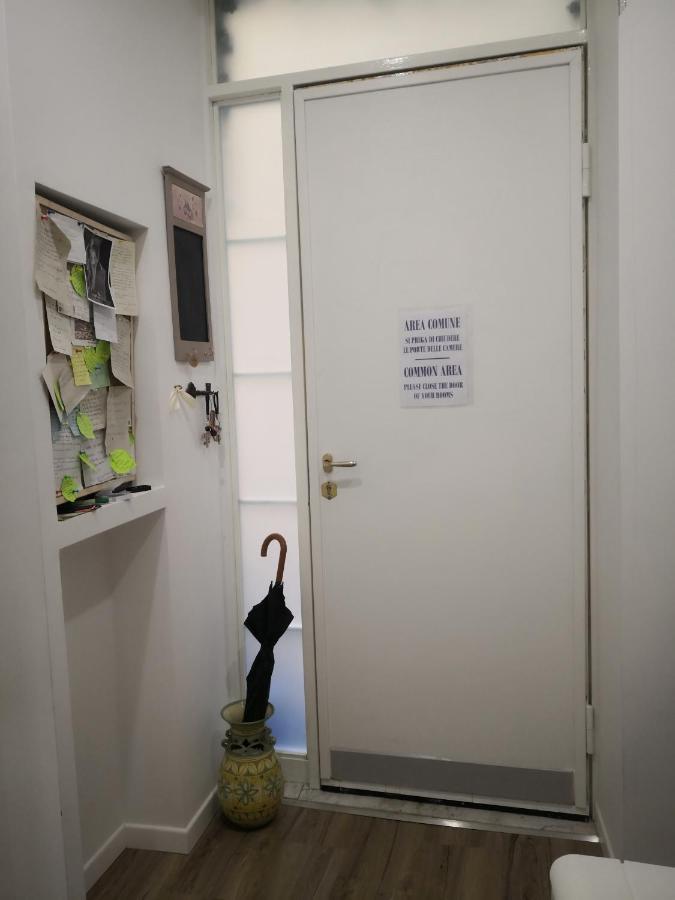 Il Centro Guest House Napoli Bagian luar foto