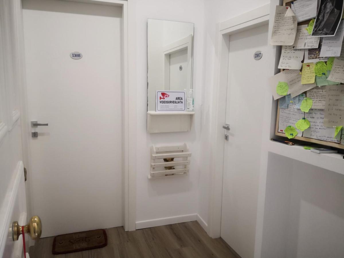 Il Centro Guest House Napoli Bagian luar foto
