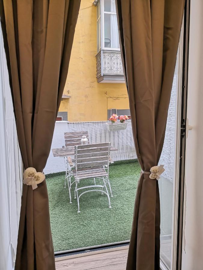 Il Centro Guest House Napoli Bagian luar foto
