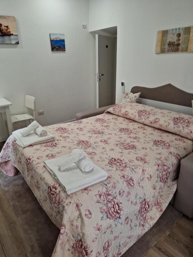 Il Centro Guest House Napoli Bagian luar foto